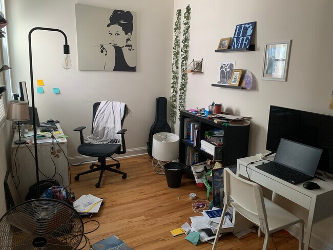 Building Photo - 2109 W Warner Ave