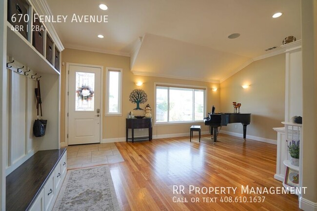 Building Photo - Beautifully Remodeled Home in Excellent Ce...