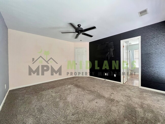 Foto del edificio - 168 Springway Dr
