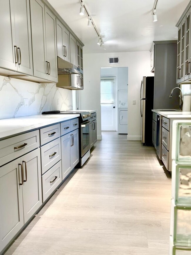 Building Photo - 673 Georgia Ave