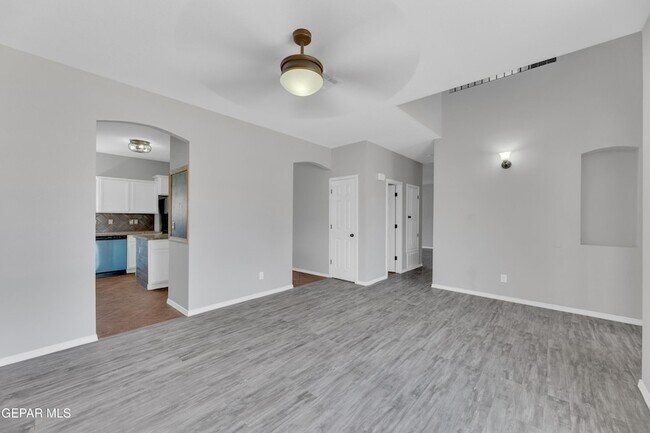 Building Photo - 14378 N Cave Dr