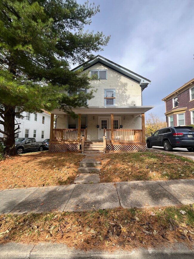 Foto del edificio - Updated 3 Bedroom Duplex