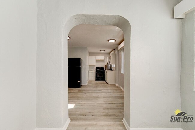 Foto del edificio - 222 N Oleander Ave