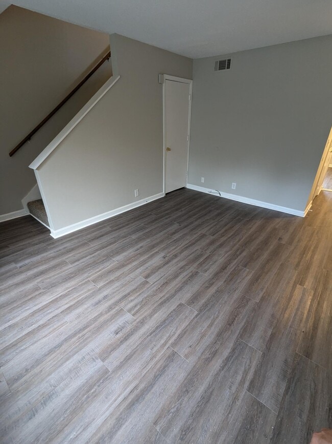 Building Photo - 813 Holder Ct