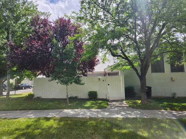 Building Photo - 41 Millpond Dr