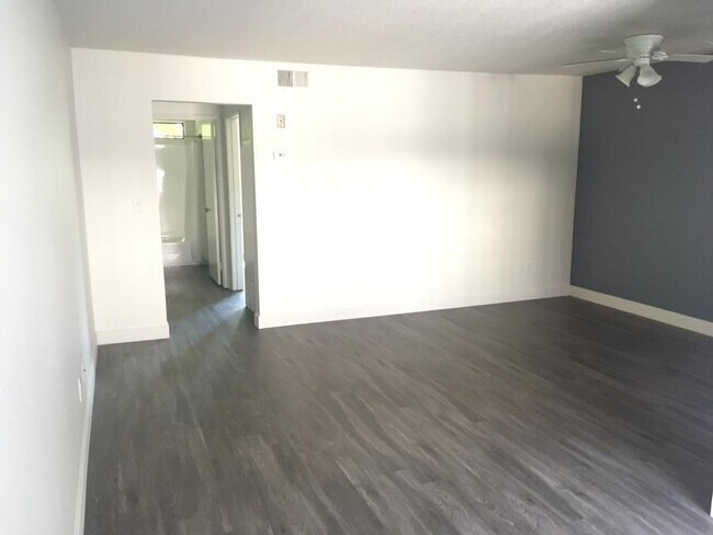 Foto del interior - 6545 Hazeltine Ave. Van Nuys, CA. 91401