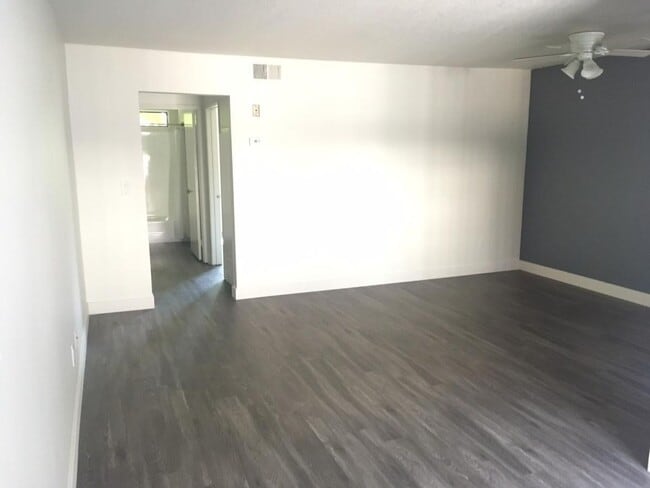 Interior Photo - 6545 Hazeltine Ave. Van Nuys, CA. 91401