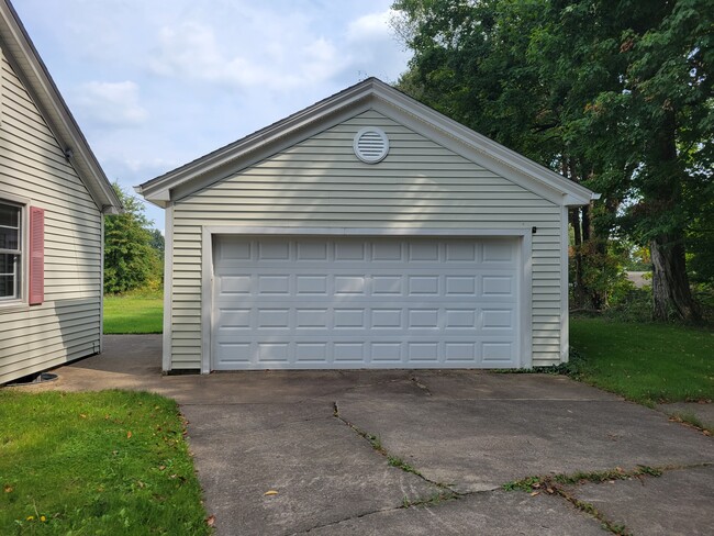 Garage - 4429 Tippecanoe Rd