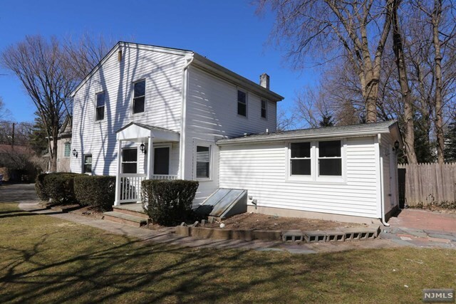 Building Photo - 166 Tenafly Rd