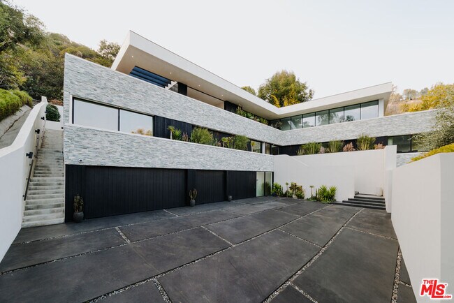 Foto del edificio - 7681 Willow Glen Rd