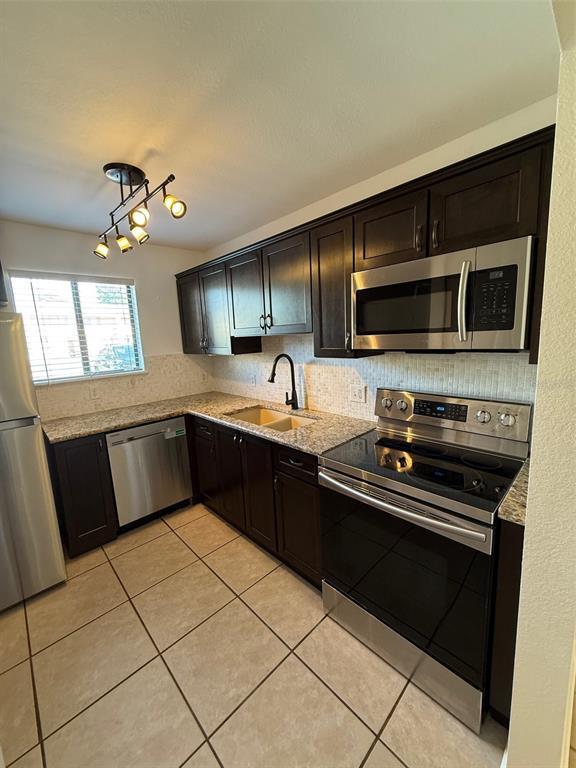 Building Photo - 22710 Watersedge Blvd