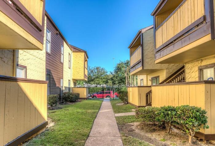 Foto principal - 7835 Grow Ln