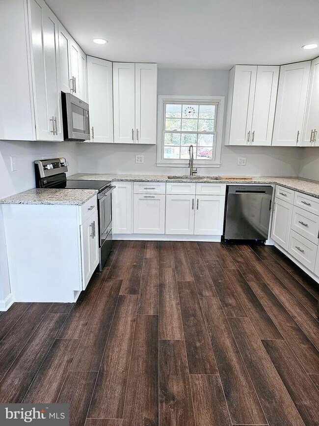 Building Photo - 4120 Meadow Hill Ln