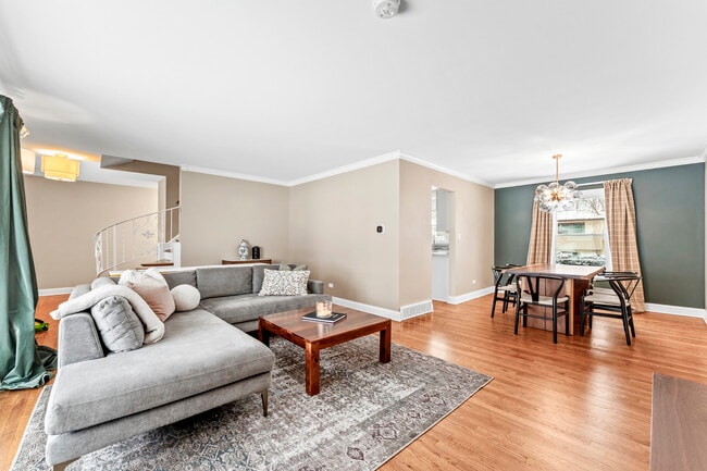 Building Photo - 1213 Selwyn Ln