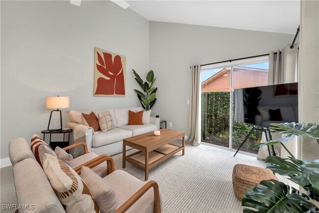 Foto del edificio - 6386 Royal Woods Dr