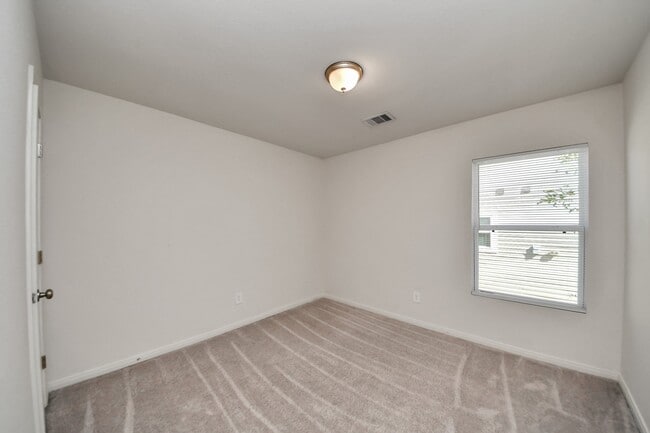 Foto del edificio - 164 Goldenrod