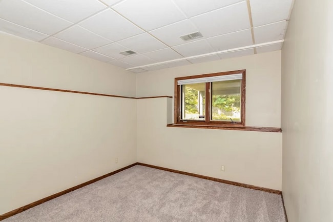 Building Photo - 1609 Lakewood Dr N