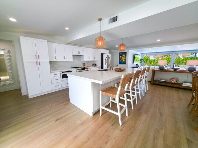 Foto del edificio - 720 Eastwind Dr