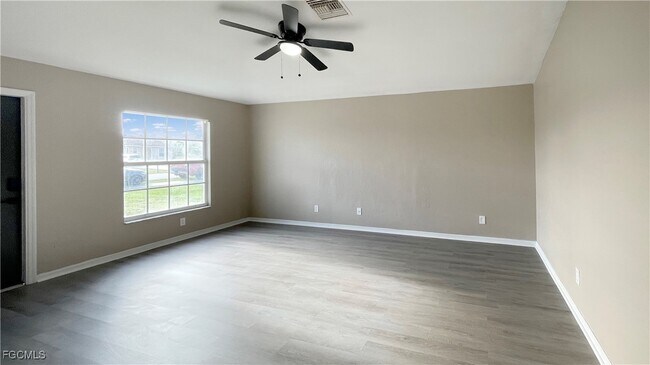 Foto del edificio - 2602 Sunniland Blvd