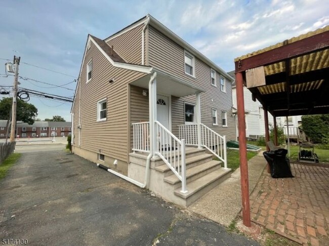 Building Photo - 139 Colfax Ave