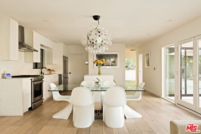 Foto del edificio - 2872 Nichols Canyon Rd