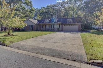 Building Photo - 809 Barrington Dr