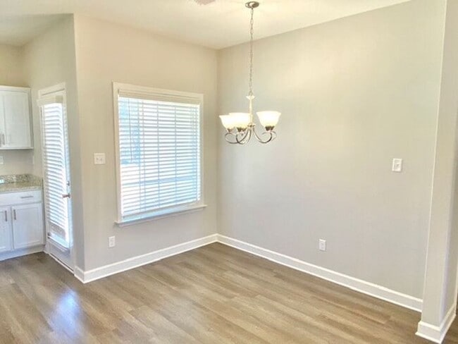 Foto del edificio - Now Lasing a 4 Bedroom 2.5 bath home in Ho...