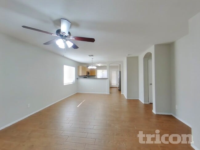 Building Photo - 873 E Geona St