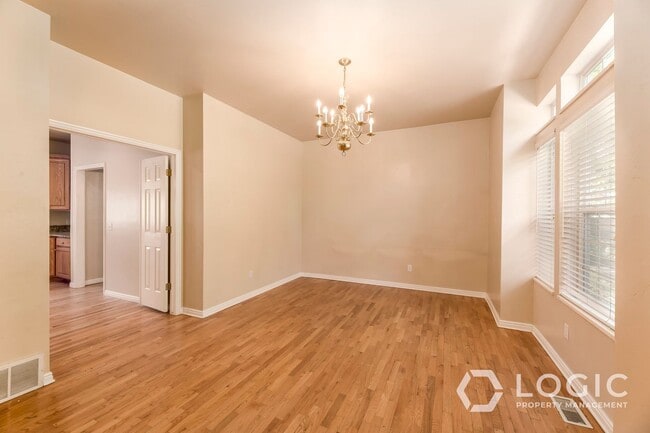 Building Photo - Beautiful Home in Excellent Sandy Location!