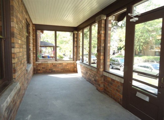 Building Photo - 1018 Vaughn St