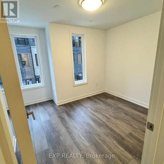 Photo du bâtiment - 3069 Pharmacy Ave