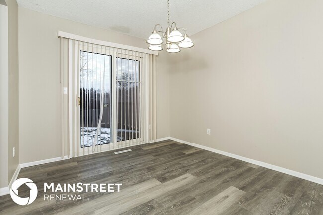 Building Photo - 2033 Queensbridge Dr