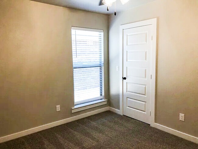 Foto del edificio - 13506 Avenue X