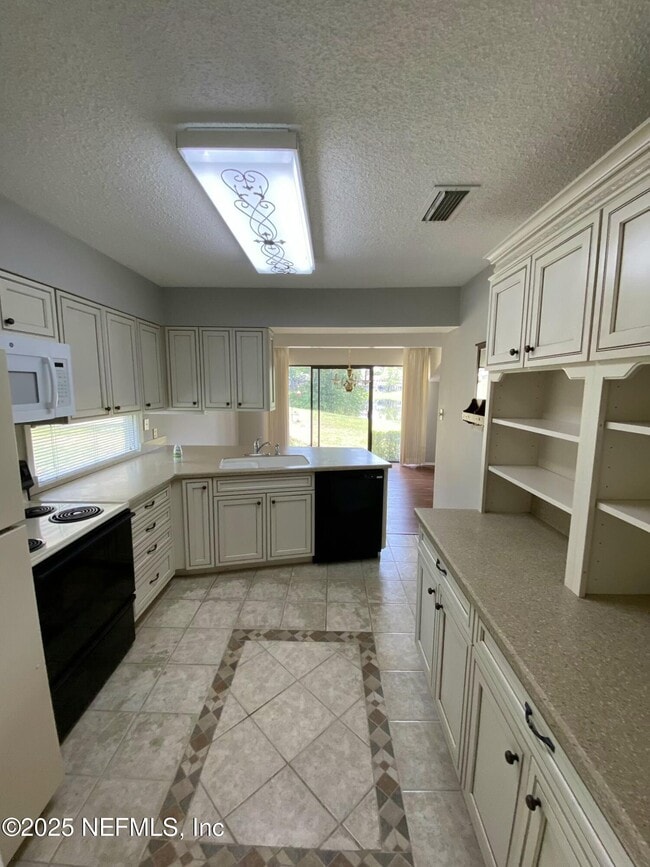 Building Photo - 6213 Lake Tahoe Dr