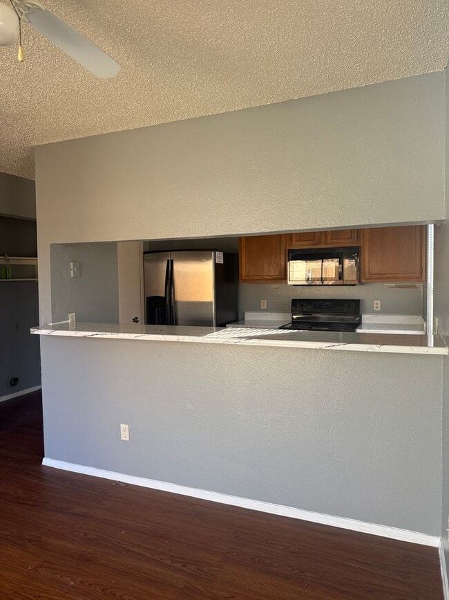 Foto del edificio - 5504 Blue Spruce Dr