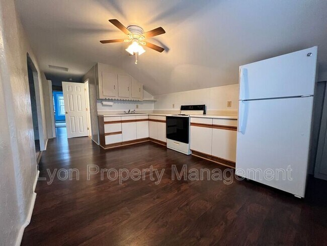 Foto del edificio - 30-39 Laurel Hill Ave