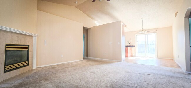 Building Photo - 5875 S Hollyhock Way