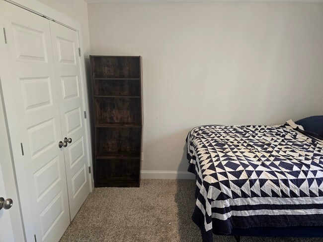 Building Photo - 5209 Skyline Dr