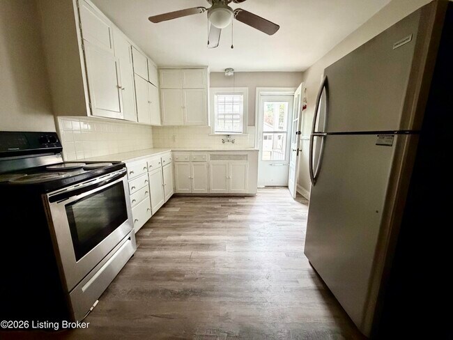 Building Photo - 2211 Tyler Ln