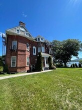 Building Photo - 160A Grand St