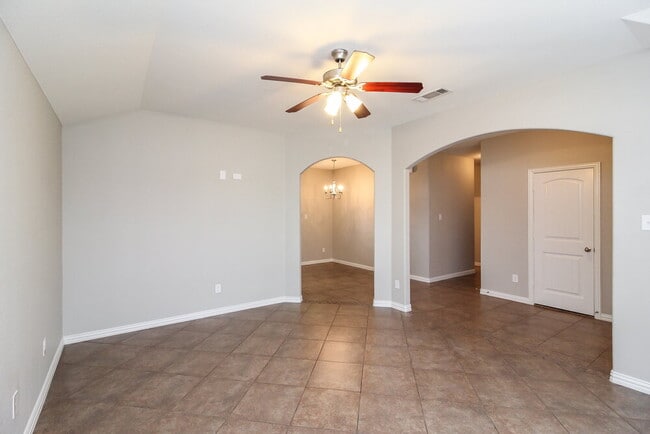 Building Photo - 1505 Sunburst Dr