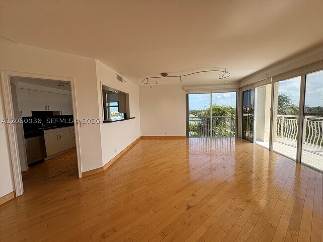 Building Photo - 10140 W Bay Harbor Dr
