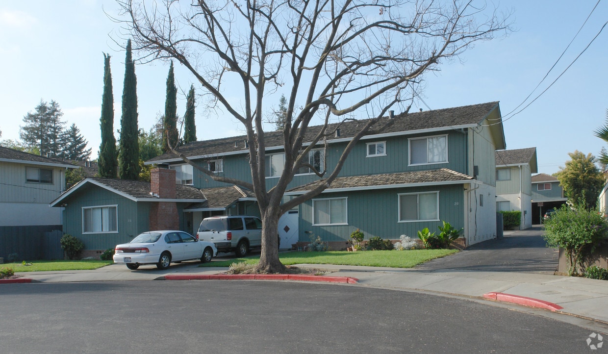 Foto del edificio - 210 Rose Ct