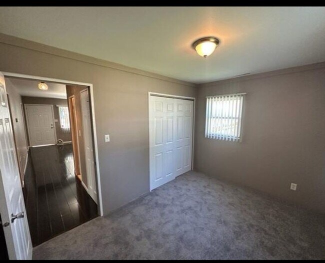 Foto del edificio - 3 Bedroom Home in Highland, IN