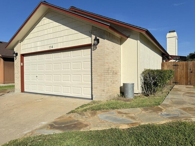 Building Photo - 114 Waterford Dr