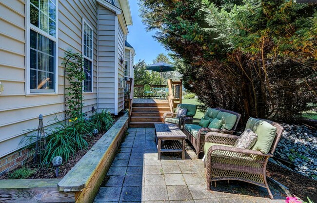 Foto del edificio - Stunning 5-bedroom, 3-bathroom corner lot ...