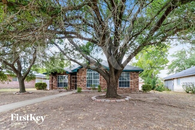 Foto del edificio - 1129 Rosewood Ln