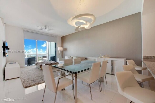 Foto del edificio - 3 br, 3.5 bath Condo - 15811 Collins Ave A...