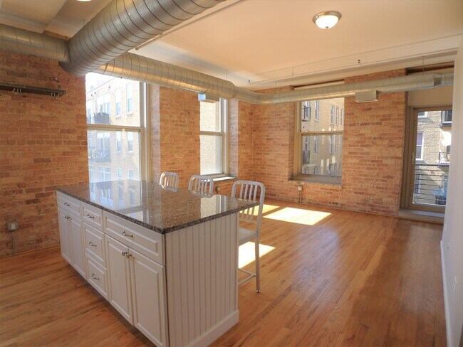 Building Photo - 420 S Clinton St
