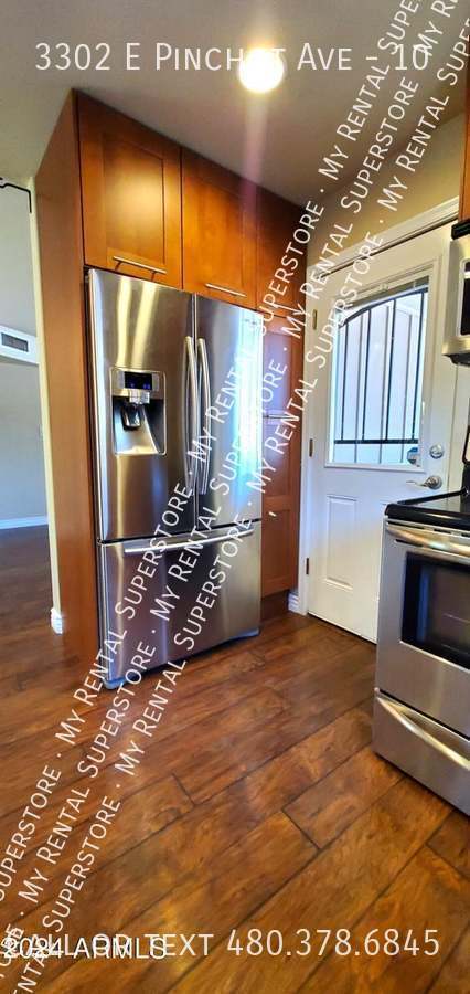 Building Photo - 3302 E Pinchot Ave